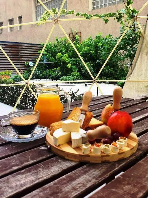 Sector 1 Garden Boutique Apartment بوخارست رومانيا