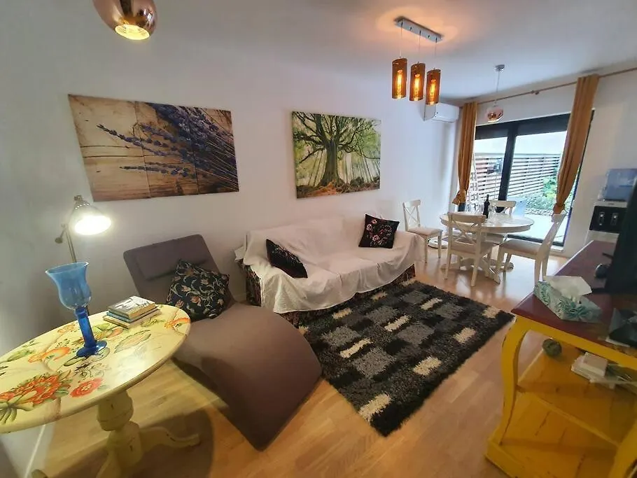 Sector 1 Garden Boutique Apartment بوخارست 0*,  رومانيا